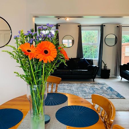 Chic 5 Bedroom House With Private Parking & Garden 브리스틀 외부 사진