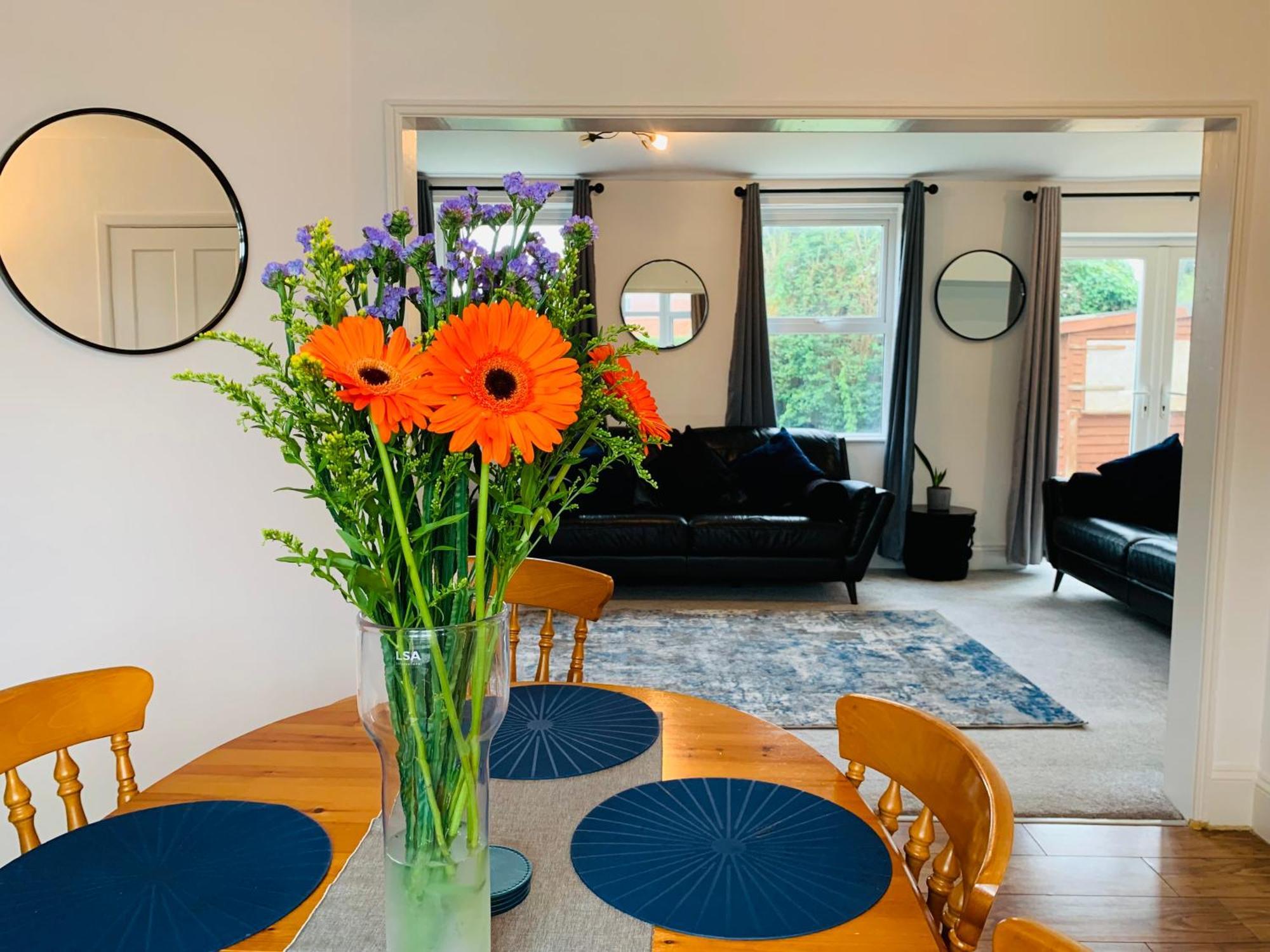 Chic 5 Bedroom House With Private Parking & Garden 브리스틀 외부 사진