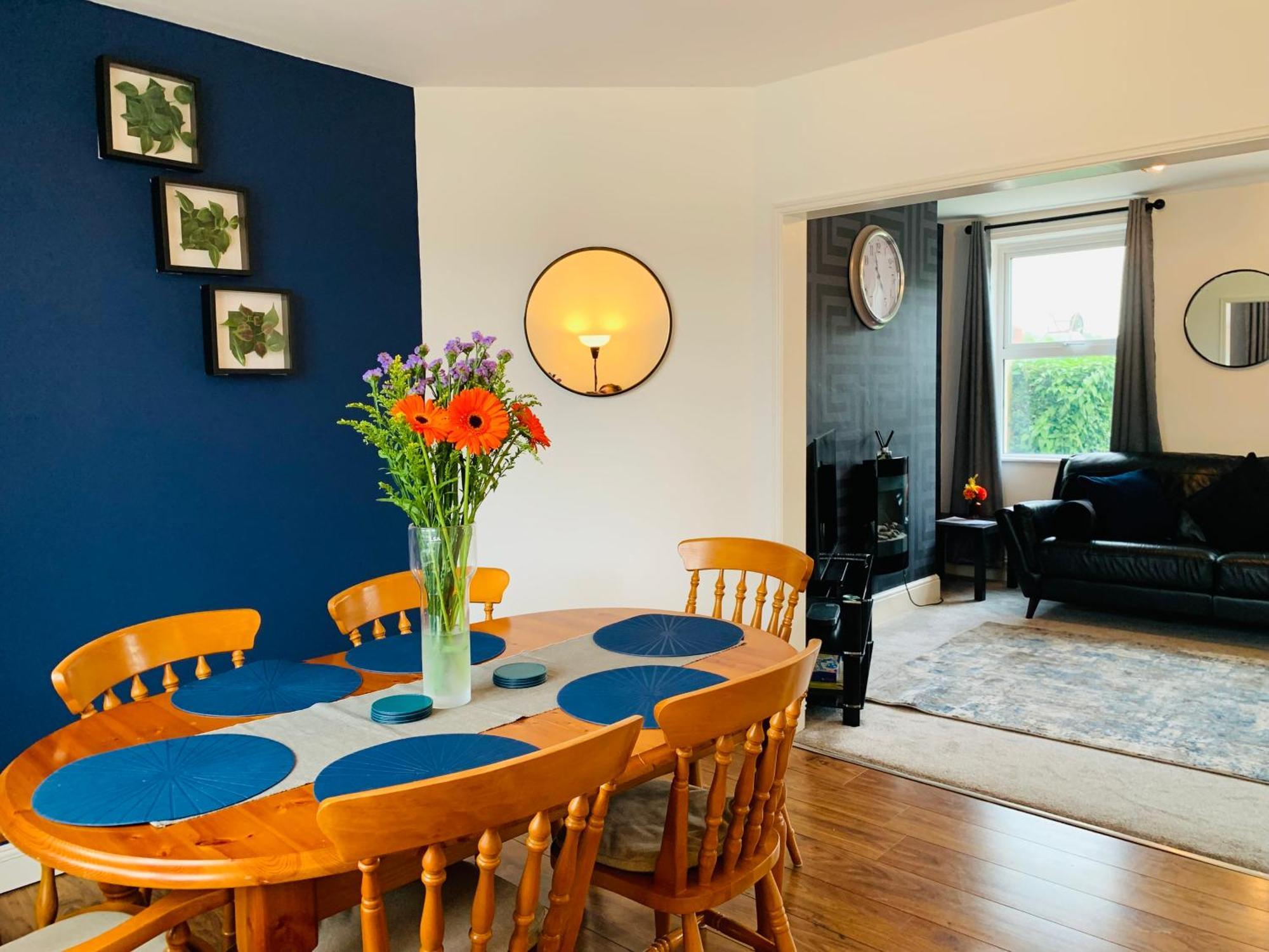 Chic 5 Bedroom House With Private Parking & Garden 브리스틀 외부 사진