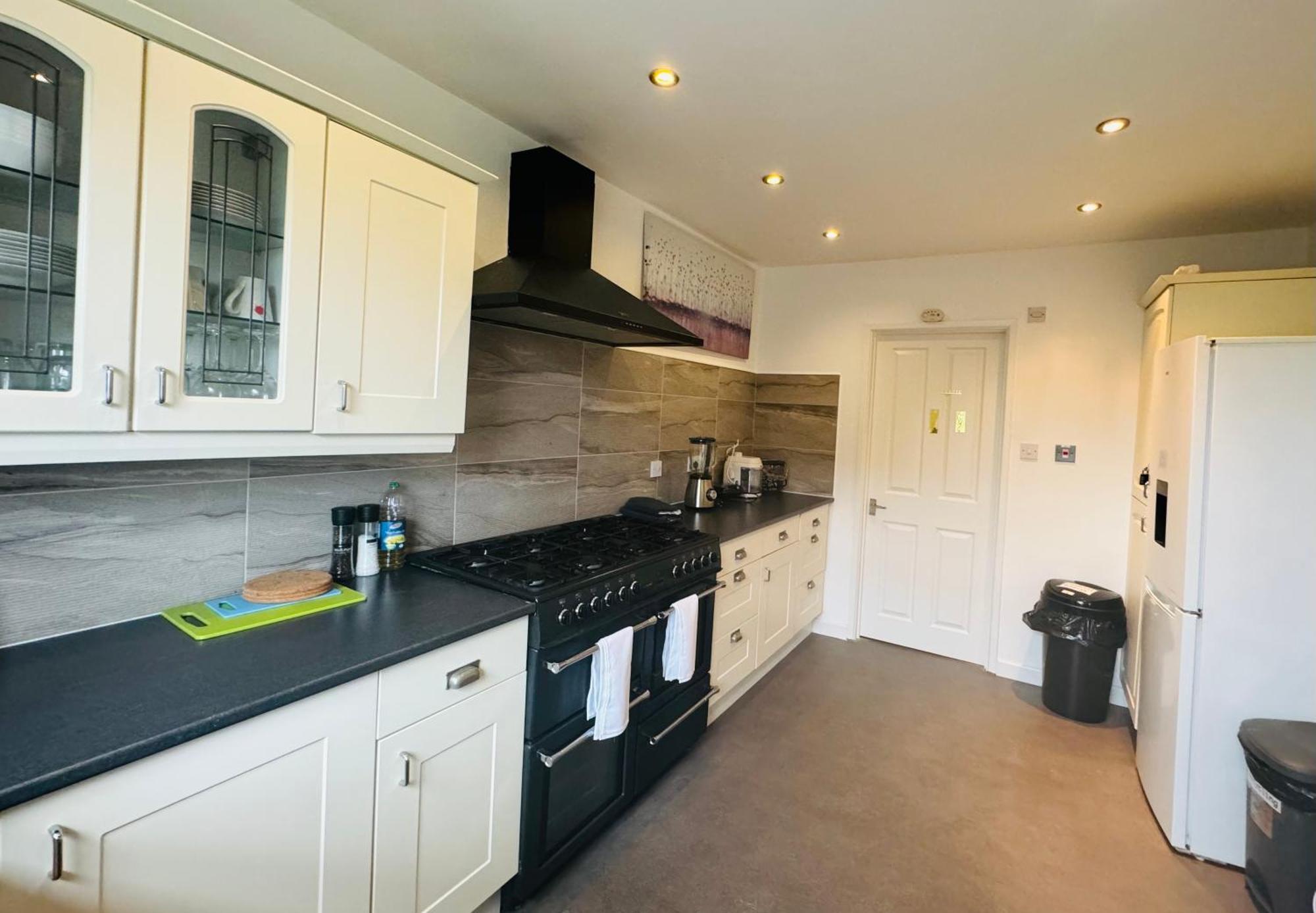 Chic 5 Bedroom House With Private Parking & Garden 브리스틀 외부 사진