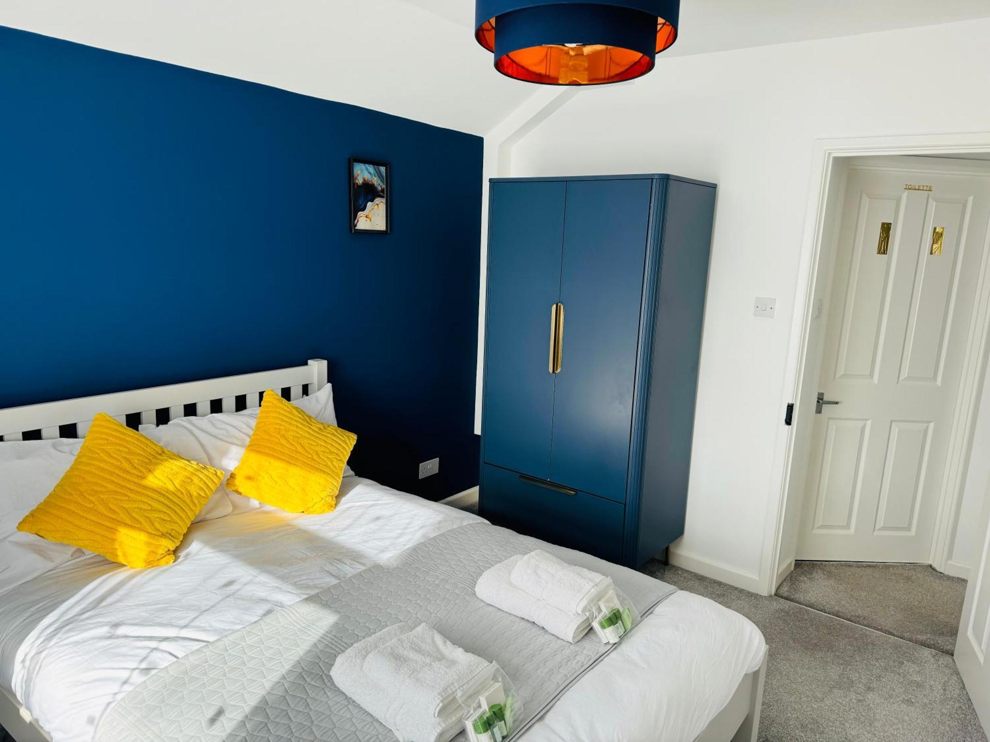 Chic 5 Bedroom House With Private Parking & Garden 브리스틀 외부 사진
