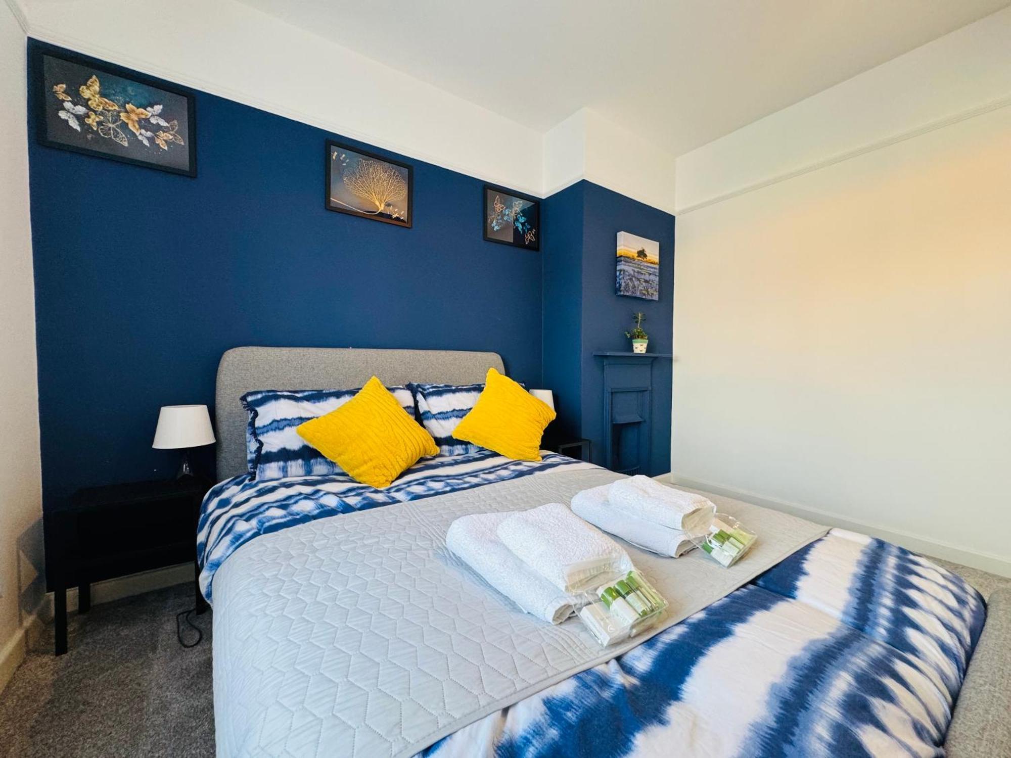 Chic 5 Bedroom House With Private Parking & Garden 브리스틀 외부 사진